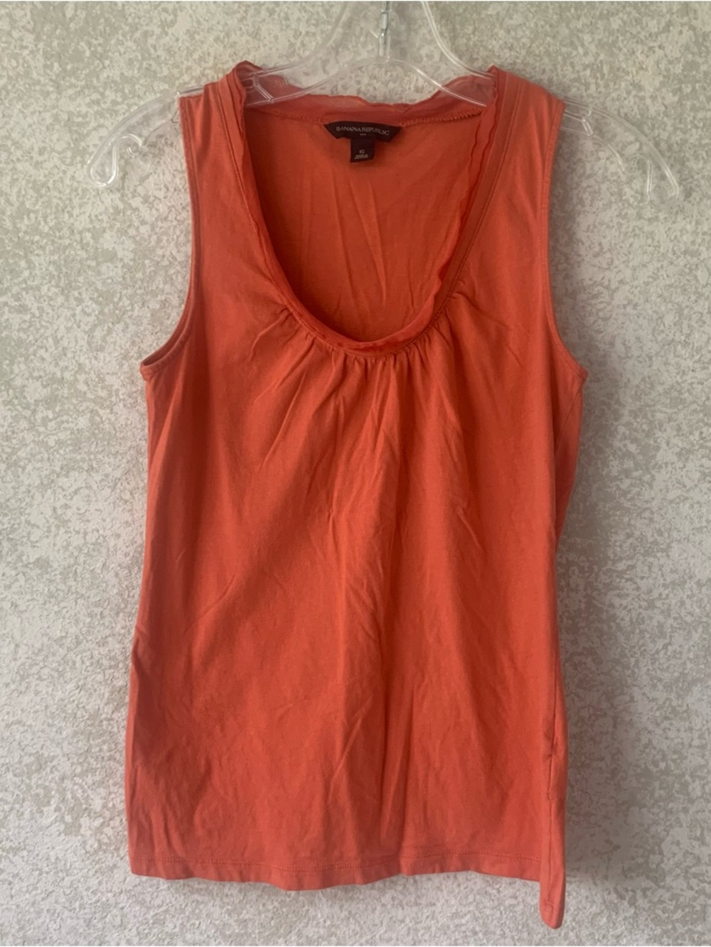 Banana Republic Womens XS Orange Scoop Neck Top‎